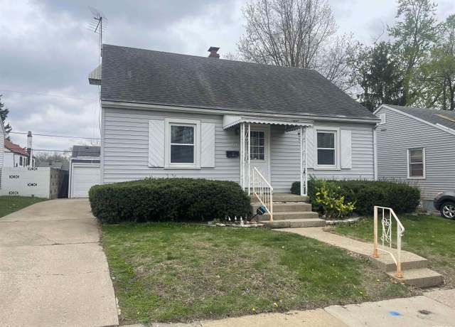 Property at 724 W Bartlett Ct, Peoria, IL 61604, 3 beds, 1.5 baths