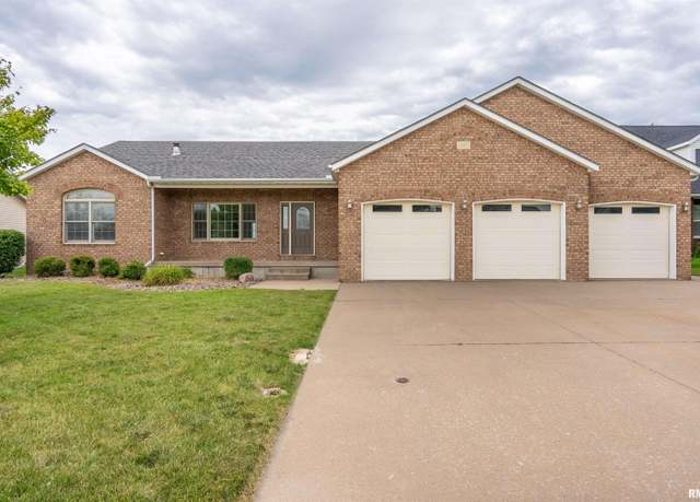 Property at 922 W Scott St, Eldridge, IA 52748, 4 beds, 3.5 baths