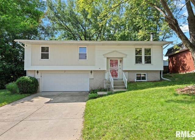 Property at 2 Mesa Rd, Springfield, IL 62702, 4 beds, 2.5 baths
