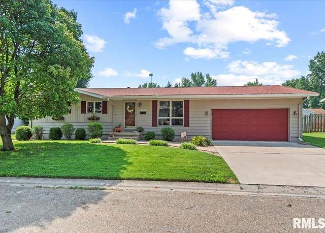 Property at 405 Melrose St, Jacksonville, IL 62650, 3 beds, 2.5 baths