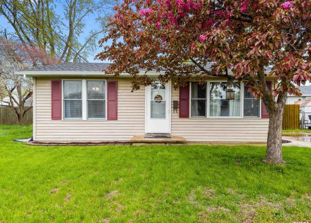 Property at 1003 Stratford Ave, Pekin, IL 61554, 2 beds, 1 bath