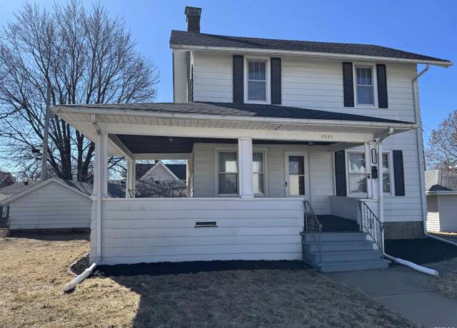 Property at 1111 E Colorado St, Davenport, IA 52803, 3 beds, 1 bath