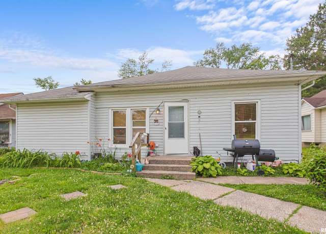 Property at 512 S Cherry St, West Frankfort, IL 62896, 3 beds, 1 bath