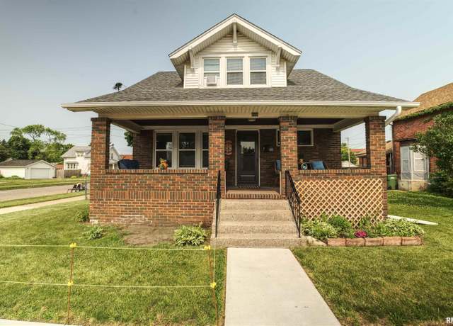 Property at 300 N 4th St, Clinton, IA 52732, 2 beds, 1 bath