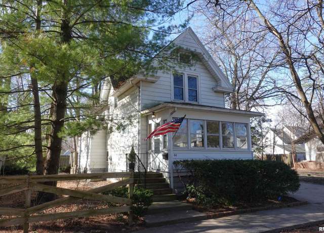 Property at 44 Osage St, Galesburg, IL 61401, 2 beds, 1 bath