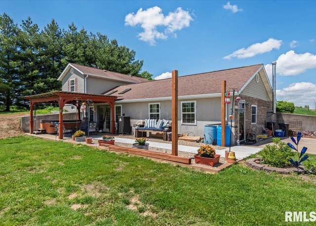 Property at 881 NE 1300th St, Roodhouse, IL 62082, 3 beds, 2 baths