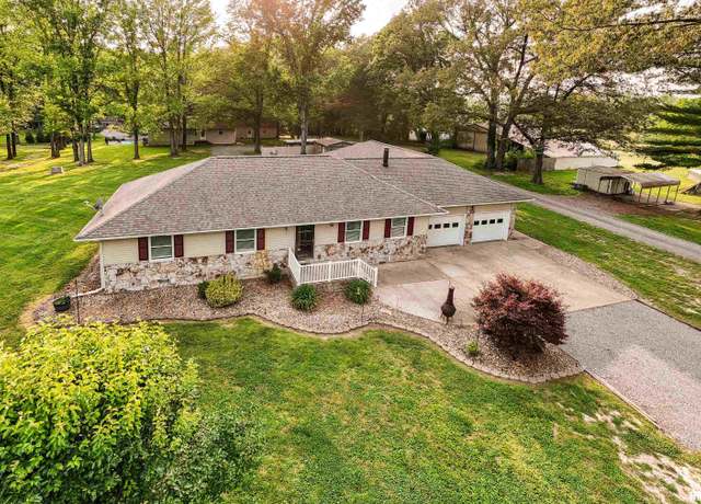 Property at 11371 Cunningham Ln, Marion, IL 62959, 4 beds, 3 baths