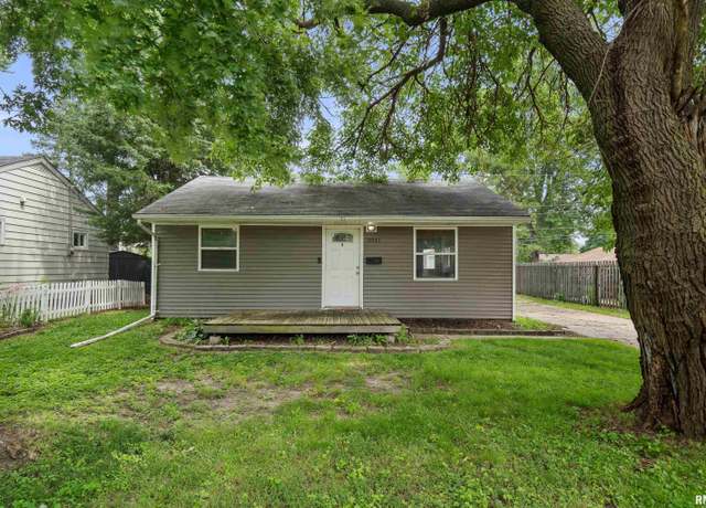 Property at 2031 N Fairmount St, Davenport, IL 52804, 2 beds, 1 bath