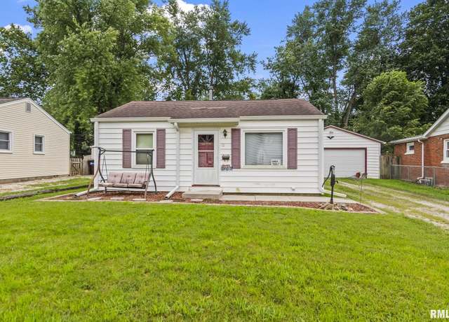 Property at 11 Hedge Dr, Springfield, IL 62702, 2 beds, 1 bath