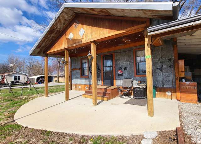 Property at 111 S Walnut St, Farina, IL 62838, 2 beds, 1 bath