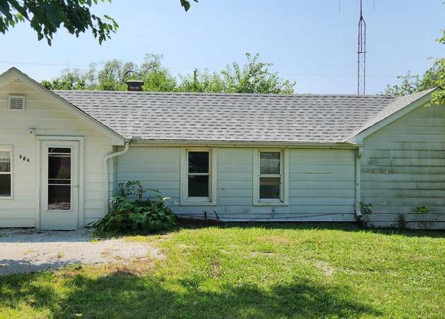 Property at 924 E Wilson Ave, Peoria Heights, IL 61616, 3 beds, 1 bath