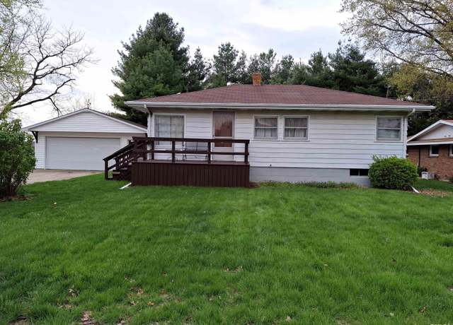 Property at 10 Willow Ct, Canton, IL 61520, 3 beds, 1 bath