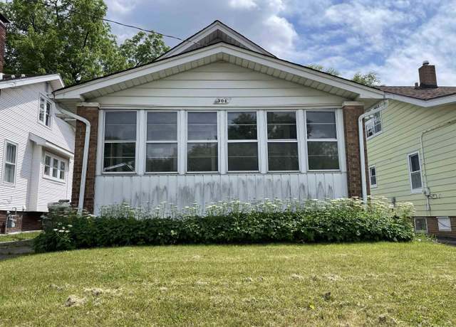 Property at 304 E Virginia Ave, Peoria, IL 61603, 2 beds, 1 bath