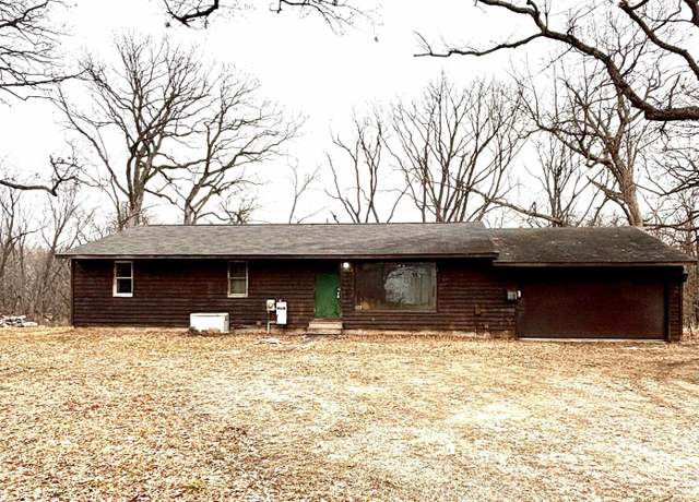 Property at 1821 E 1600 Rd N, Taylorville, IL 62568, 3 beds, 2 baths