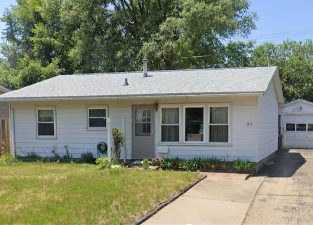 Property at 1513 Augusta St, Pekin, IL 61554, 2 beds, 1 bath