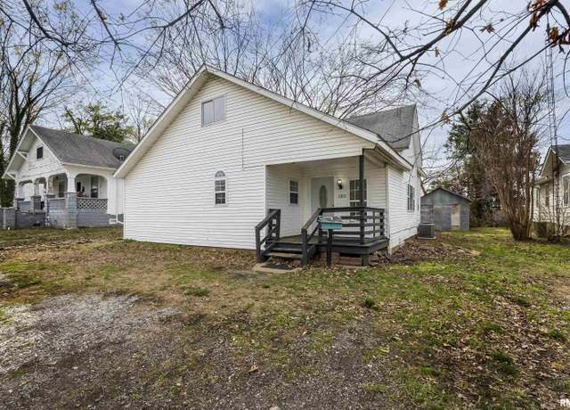 Property at 105 S 11th St, Herrin, IL 62948, 4 beds, 3 baths