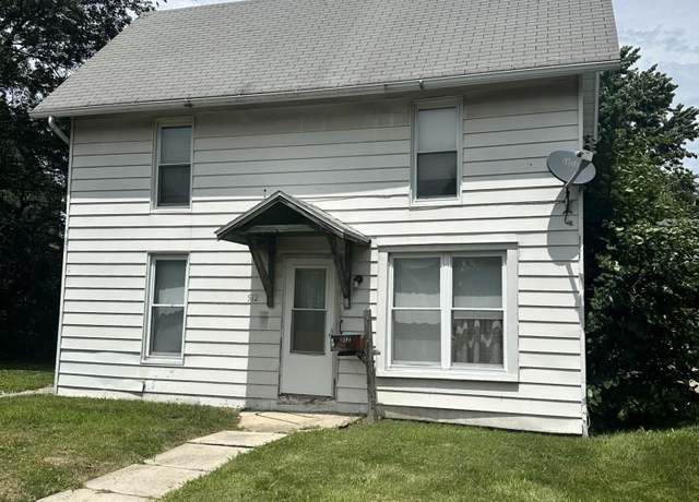 Property at 512 E Calhoun St, Macomb, IL 61455, 5 beds, 1 bath
