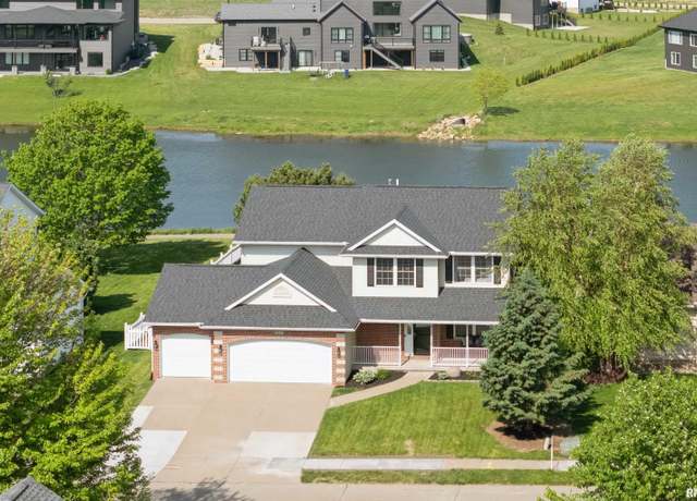 Property at 5838 Belle Ave, Davenport, IA 52807, 4 beds, 3.5 baths