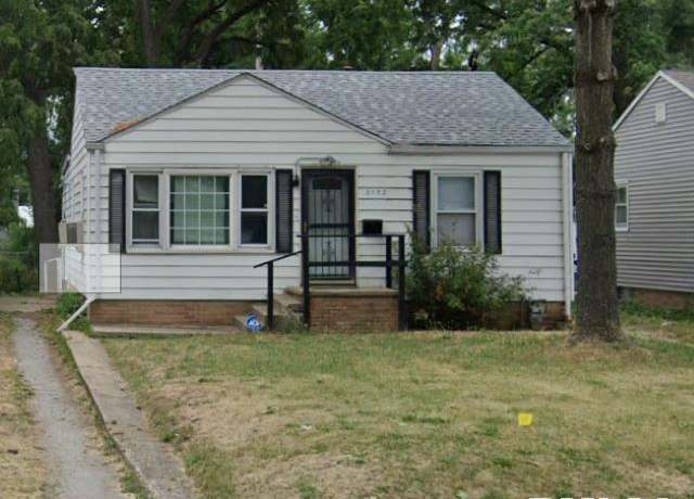 Property at 2132 E Adams St, Springfield, IL 62703, 3 beds, 1 bath