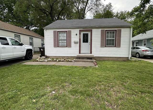 Property at 3005 W Ann St, Peoria, IL 61605, 2 beds, 1 bath