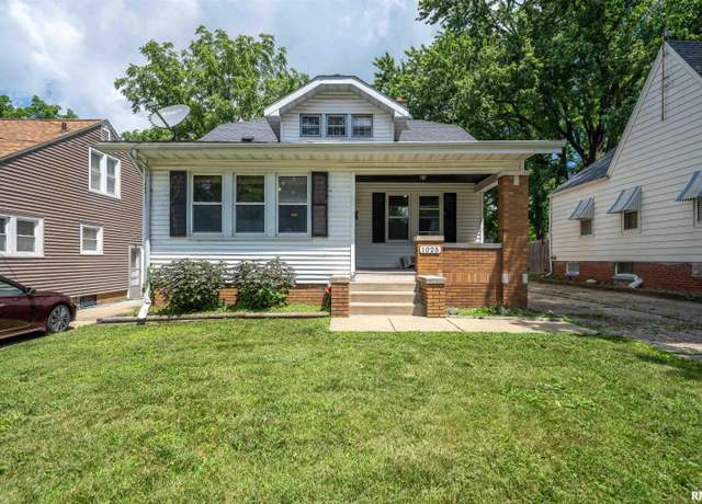 Property at 1025 E Maywood Ave, Peoria, IL 61603, 4 beds, 2 baths