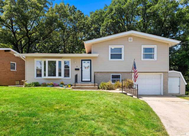 Property at 5 Foster Ct, Bartonville, IL 61607, 3 beds, 1.5 baths