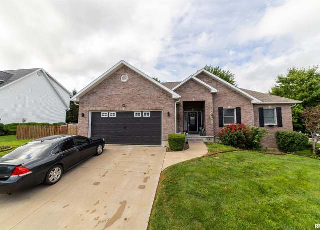 Property at 2181 Frese Dr, Quincy, IL 62301, 5 beds, 3.5 baths