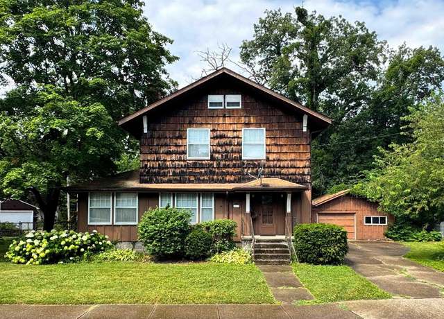 Property at 1113 N Summit Blvd, Peoria, IL 61606, 3 beds, 1.5 baths