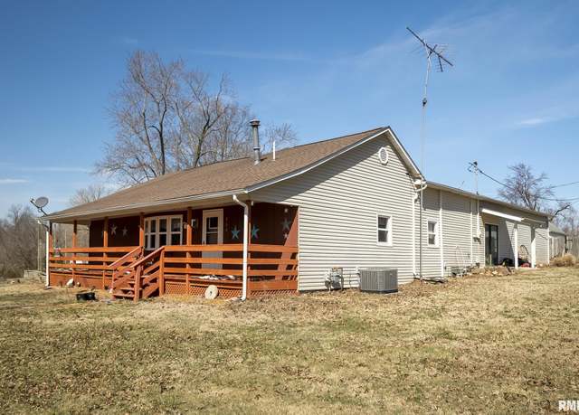 Property at 204 Bracey St, Marion, IL 62959, 3 beds, 1.5 baths