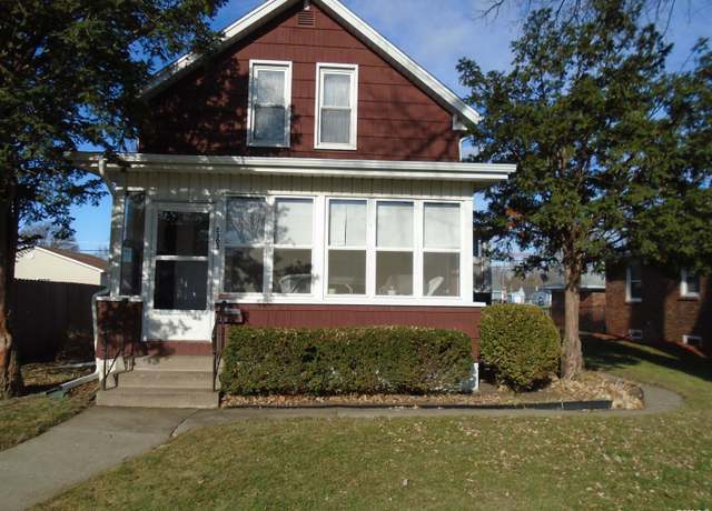 Property at 2308 W High St, Davenport, IA 52804, 3 beds, 1.5 baths