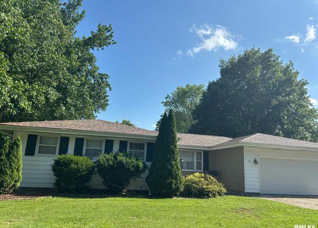 Property at 1 Prairie St, Auburn, IL 62615, 3 beds, 2 baths