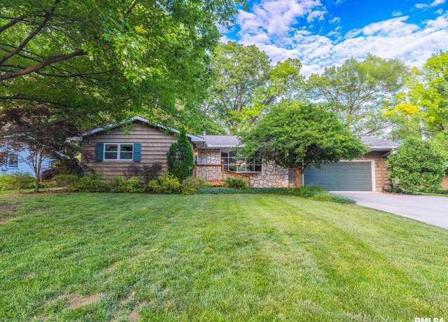 Property at 10 Oak Hill Ct, Pekin, IL 61554, 4 beds, 2.5 baths