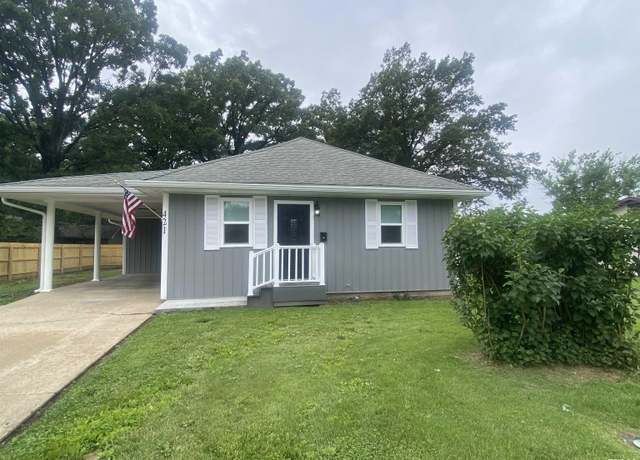 Property at 421 N 10th St, Benton, IL 62812, 2 beds, 1 bath