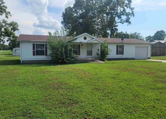 Property at 405 E Fayette St, Patoka, IL 62875, 2 beds, 2 baths