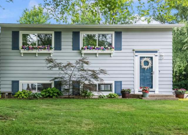 Property at 319 Willow Glen Way, Chatham, IL 62629, 3 beds, 2 baths