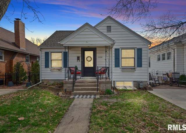 Property at 1824 S Walnut St, Springfield, IL 62704, 3 beds, 2 baths