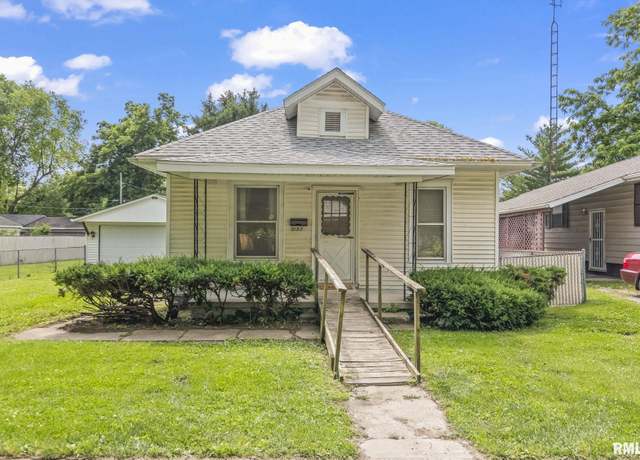 Property at 2157 S 12th St, Springfield, IL 62703, 2 beds, 1 bath