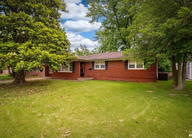 Property at 301 Orchard Dr, Carbondale, IL 62901, 4 beds, 2 baths