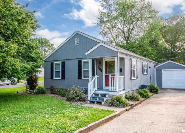 Property at 301 Edgewood Dr, Pekin, IL 61554, 3 beds, 1 bath
