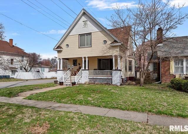 Property at 925 W Main Cross St, Taylorville, IL 62568, 3 beds, 1.5 baths