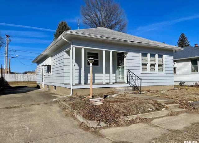 Property at 1309 Center St, Pekin, IL 61554, 3 beds, 2 baths