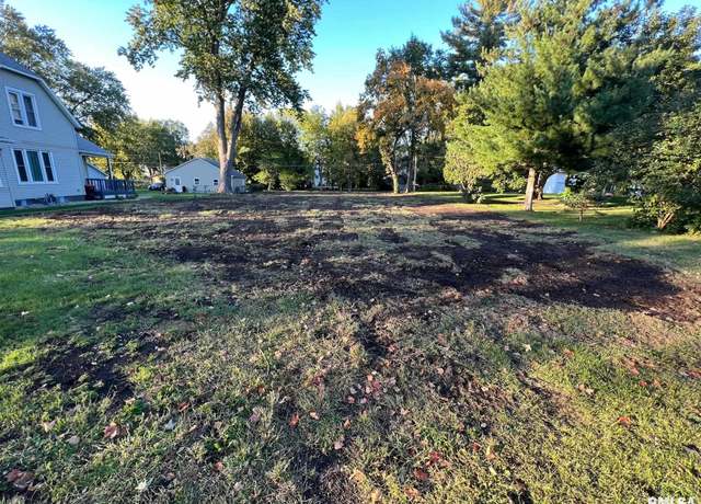 Property at 204 9th St, Lincoln, IL 62656