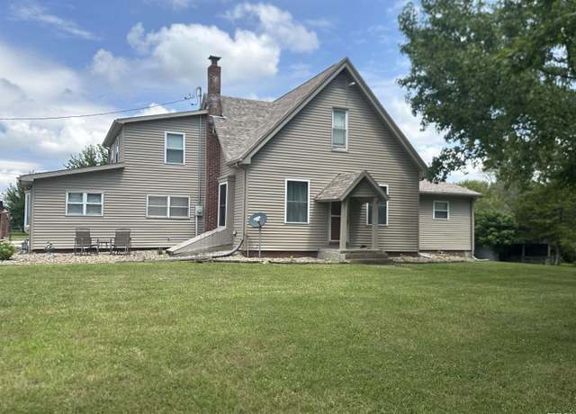 Property at 1994 Ladue Rd, Jacksonville, IL 62650-6454, 3 beds, 3 baths