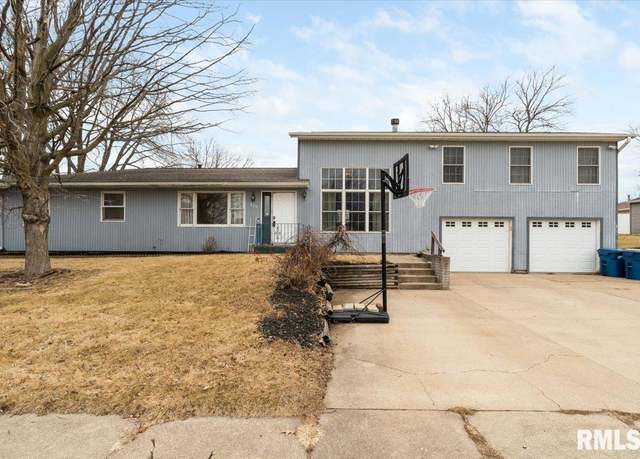 Property at 820 W Davenport St, Eldridge, IA 52748, 3 beds, 3 baths