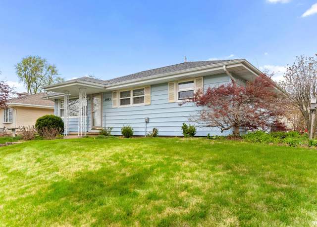 Property at 2005 W Cimarron Dr, Peoria, IL 61614, 4 beds, 2 baths