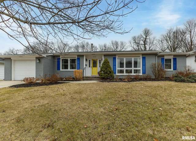 Property at 3016 36th St, Moline, IL 61265, 3 beds, 2.5 baths