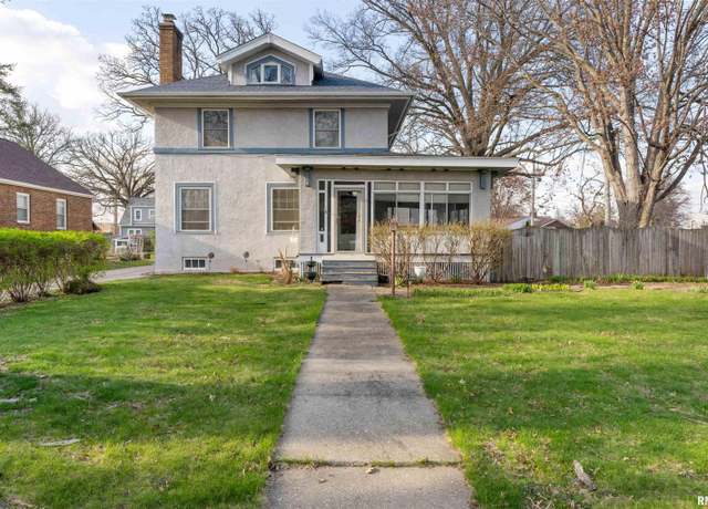 Property at 1116 E High St, Davenport, IA 52803, 4 beds, 2.5 baths