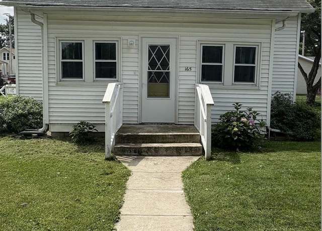 Property at 165 E Lincoln St, Greenview, IL 62642, 2 beds, 1 bath