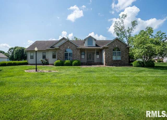 Property at 1304 Prestwicke Dr, Herrin, IL 62948, 3 beds, 2 baths