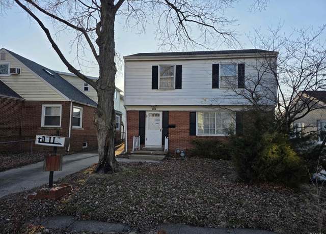 Property at 2641 S Glenwood Ave, Springfield, IL 62704, 3 beds, 1.5 baths
